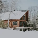 Chalet sous la neige