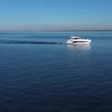Yacht en pleine mer